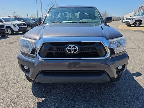 Used 2013 Toyota Tacoma 4x4 Access Cab V6 w/ TRD Off-Road Pkg image 2
