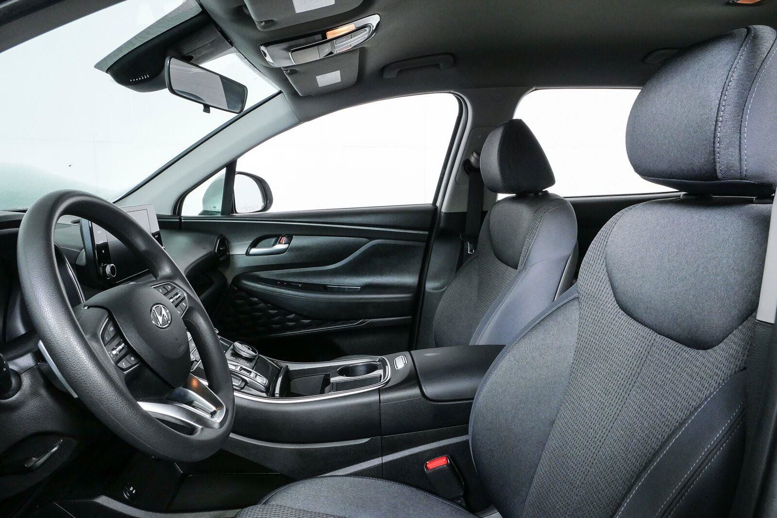 Used 2023 Hyundai Santa Fe SE FWD image 5