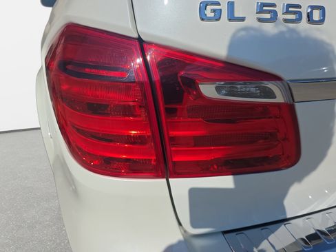 Used 2015 Mercedes-Benz GL 550 4MATIC image 33