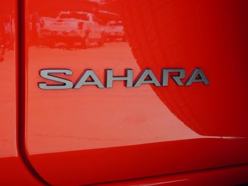 Used 2026 Jeep Wrangler Unlimited Sahara AWD/4WD image 9