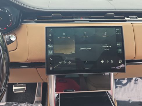 Used 2025 Land Rover Range Rover SE image 20