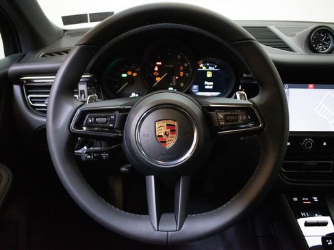 New 2026 Porsche Macan image 24