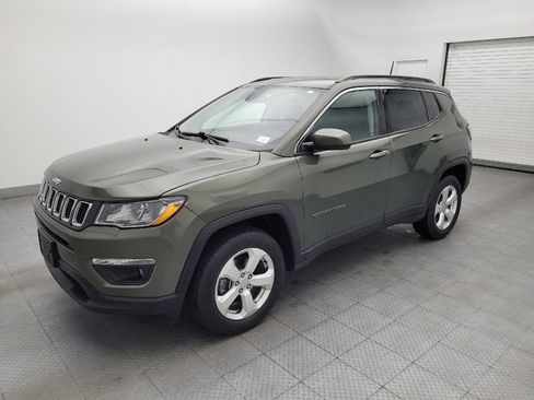Used 2018 Jeep Compass Latitude w/ Cold Weather Group AWD/4WD image 2