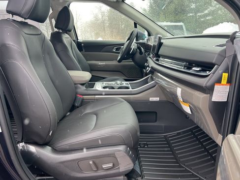 New 2026 Kia Carnival EX image 16