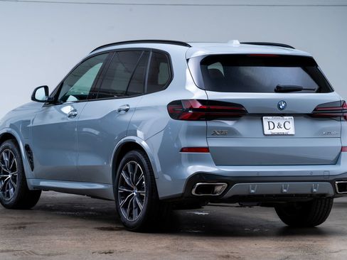 Used 2026 BMW X5 xDrive50e w/ M Sport Package AWD/4WD image 4