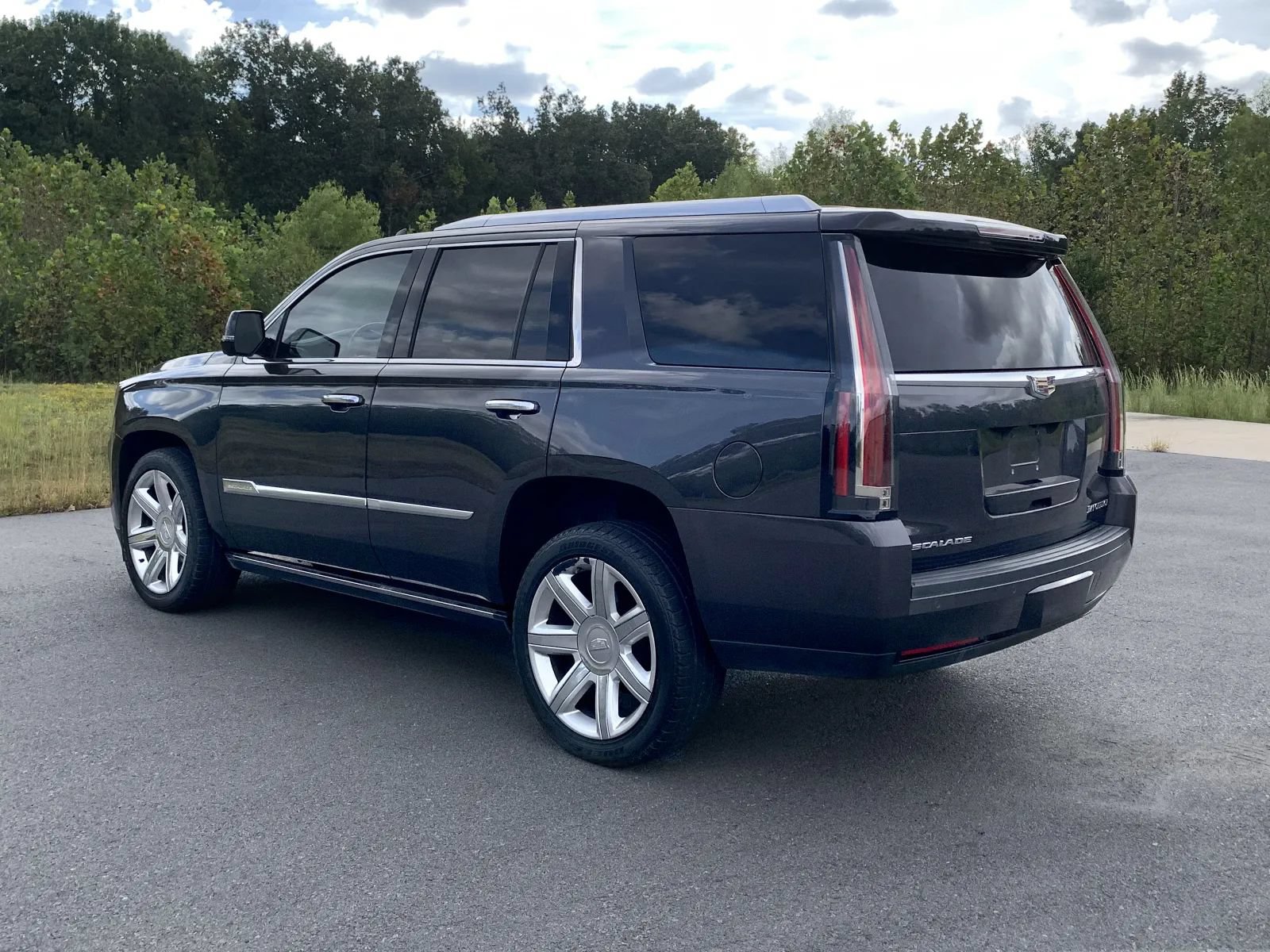 Used 2016 Cadillac Escalade Premium AWD/4WD image 5