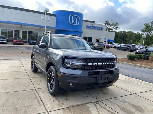 Used 2025 Ford Bronco Sport Outer Banks AWD/4WD image 2