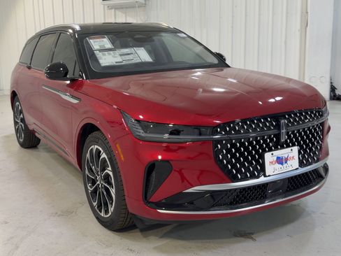 New 2026 Lincoln Nautilus Reserve image 3