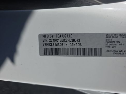 Used 2025 Chrysler Pacifica Limited FWD image 38