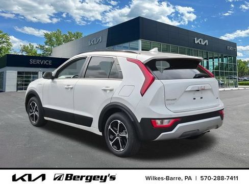 Certified 2025 Kia Niro EX w/ EX Cold Weather Package FWD image 8