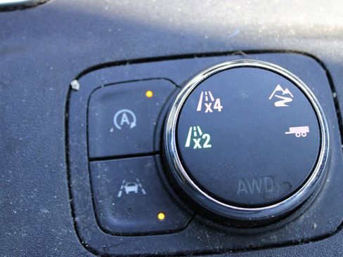 Used 2023 Chevrolet Traverse Premier image 29