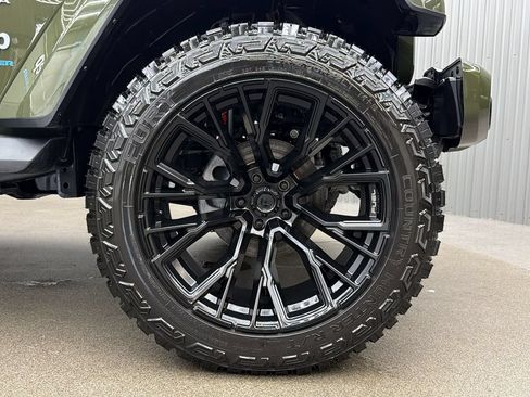 Used 2023 Jeep Wrangler Unlimited Sahara w/ Cold Weather Group AWD/4WD image 10