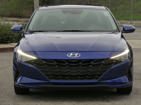 Certified 2023 Hyundai Elantra SEL w/ Preferred Accessory Package image 8