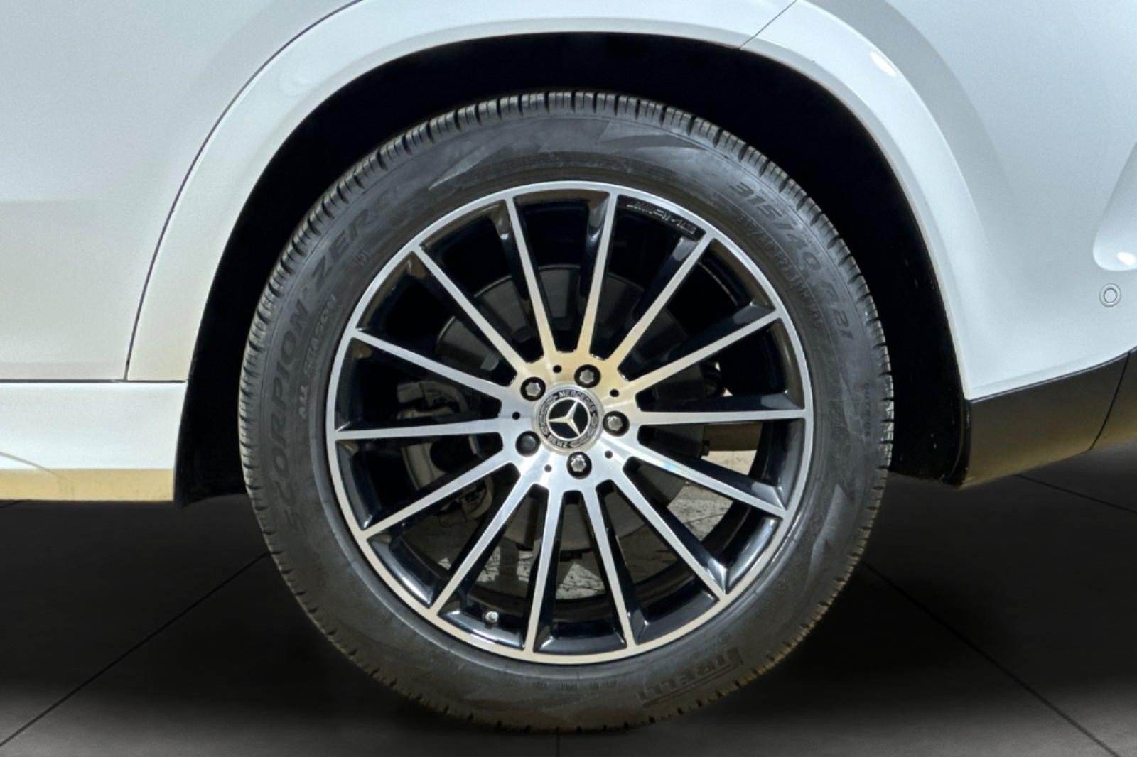 Used 2023 Mercedes-Benz GLE 450 4MATIC w/ AMG Line Exterior image 26