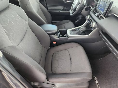 Used 2021 Toyota RAV4 XLE w/ Convenience Package FWD image 13