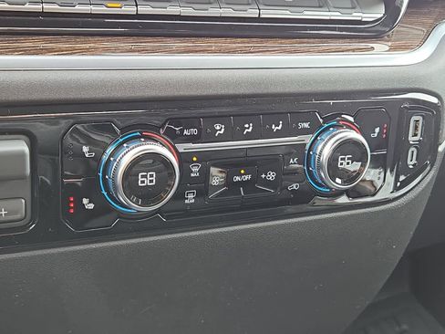 New 2026 GMC Sierra 1500 SLE w/ LPO, Black Badging Package image 14