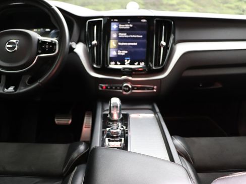 Used 2018 Volvo XC60 T8 R-Design w/ Convenience Package image 17