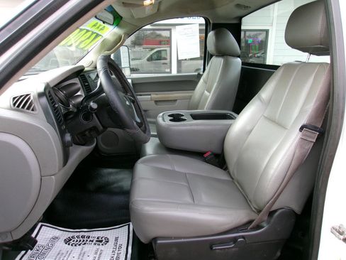 Used 2013 Chevrolet Silverado 2500 W/T w/ Snow Plow Prep Package image 13