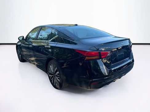 Used 2023 Nissan Altima 2.5 SV FWD image 6