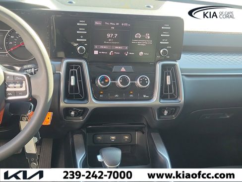 Certified 2023 Kia Sorento LX FWD image 19