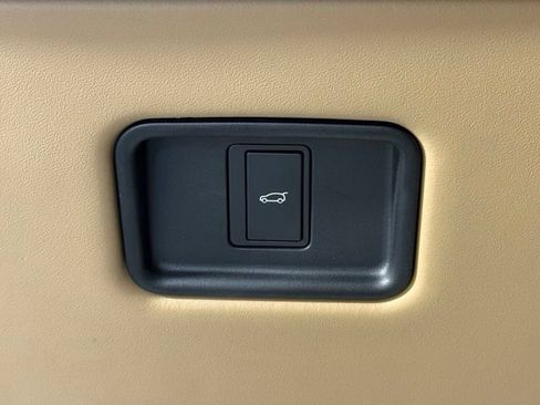 Used 2025 Land Rover Range Rover SE AWD/4WD image 39