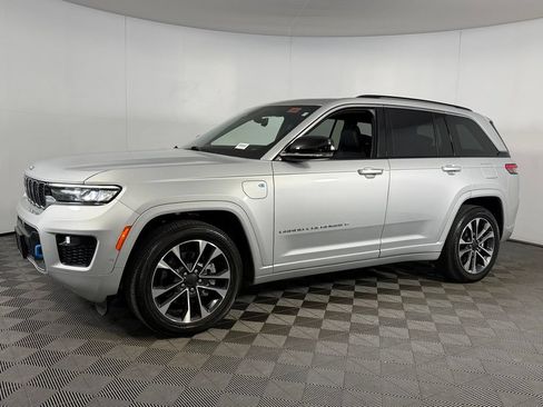 Used 2023 Jeep Grand Cherokee Overland AWD/4WD image 3