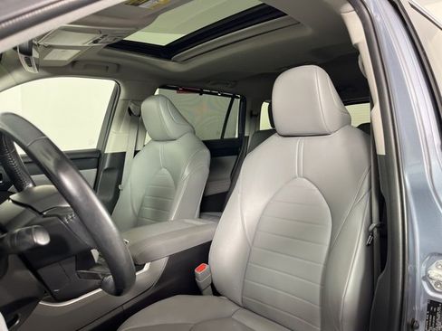 Certified 2022 Toyota Highlander XLE image 4