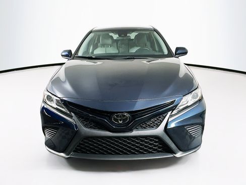 Used 2019 Toyota Camry SE FWD image 2