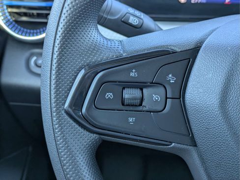 Used 2025 Chevrolet Trax LT FWD image 23