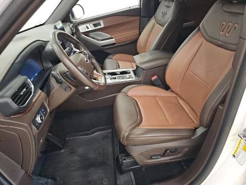 Used 2021 Ford Explorer King Ranch w/ Premium Technology Package image 7