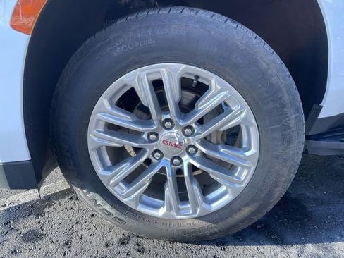 Used 2023 GMC Yukon XL SLT image 33