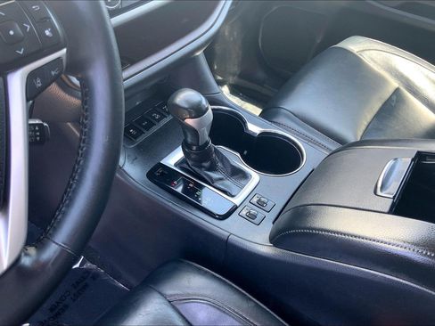 Used 2018 Toyota Highlander XLE AWD/4WD image 22