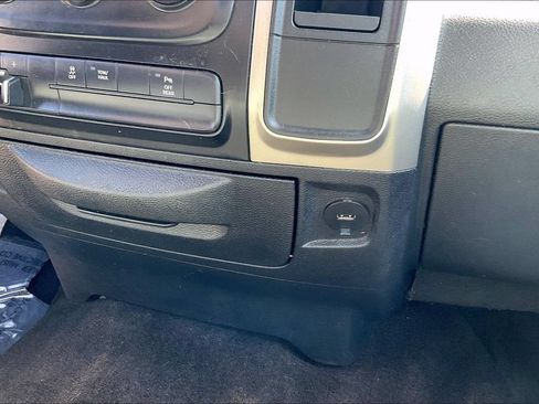 Used 2016 RAM 3500 SLT RWD image 29