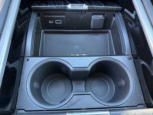 Used 2021 GMC Yukon Denali w/ Denali Premium Package image 12