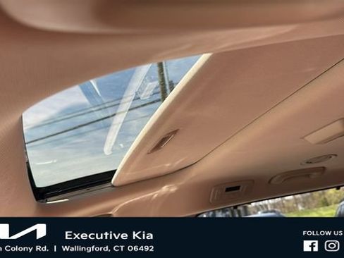 Certified 2023 Kia Carnival SX Prestige FWD image 12