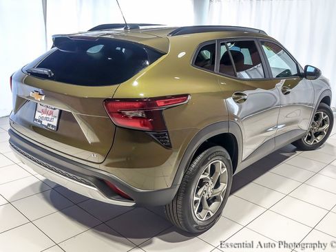 Used 2024 Chevrolet Trax LT image 11