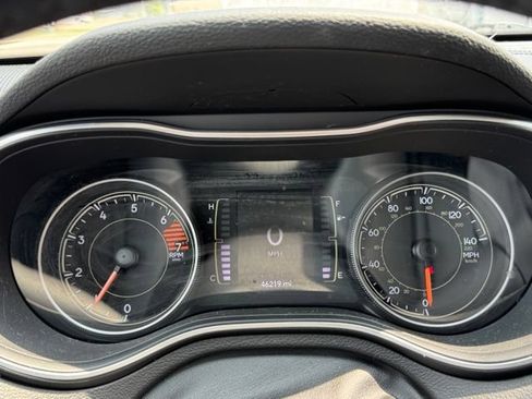 Used 2021 Jeep Cherokee Latitude Plus AWD/4WD image 21