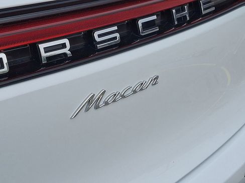 Used 2025 Porsche Macan image 26