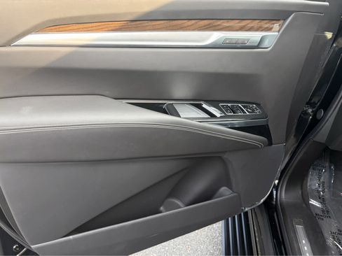 Used 2026 Cadillac Escalade ESV Platinum Sport AWD/4WD image 10