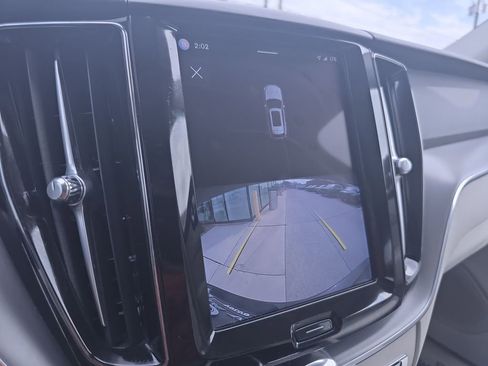 Used 2023 Volvo XC60 B5 Core image 27