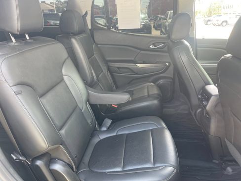 Used 2022 GMC Acadia SLT w/ Elevation Edition FWD image 18
