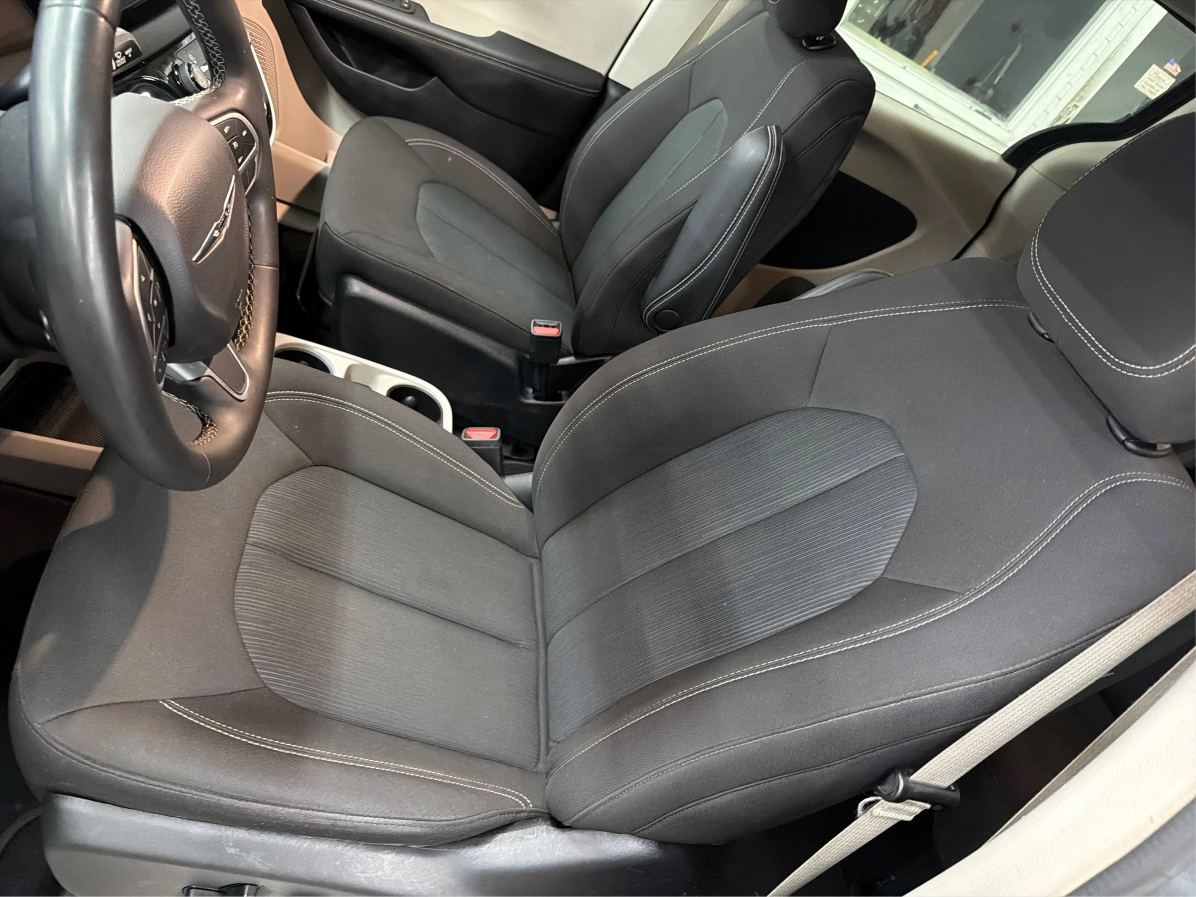 Used 2023 Chrysler Voyager LX FWD image 15