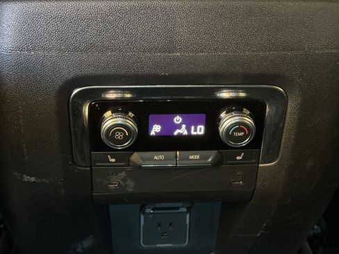 Used 2025 GMC Yukon XL Denali AWD/4WD image 16