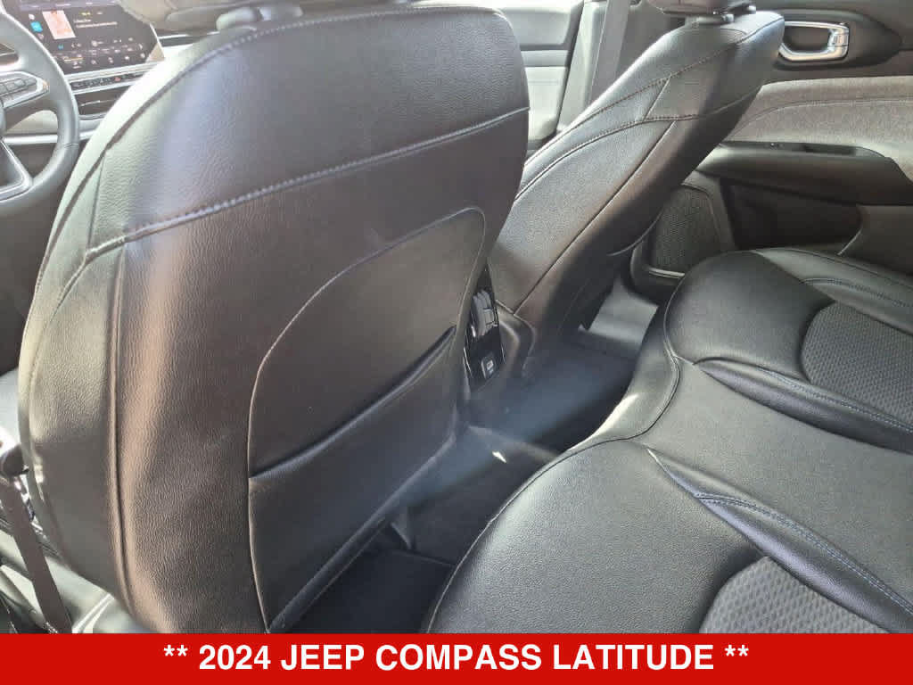 Used 2024 Jeep Compass Latitude AWD/4WD image 17