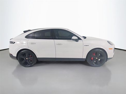 Used 2025 Porsche Cayenne S AWD/4WD image 27