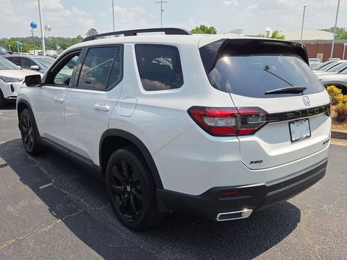 Used 2025 Honda Pilot Black Edition image 32