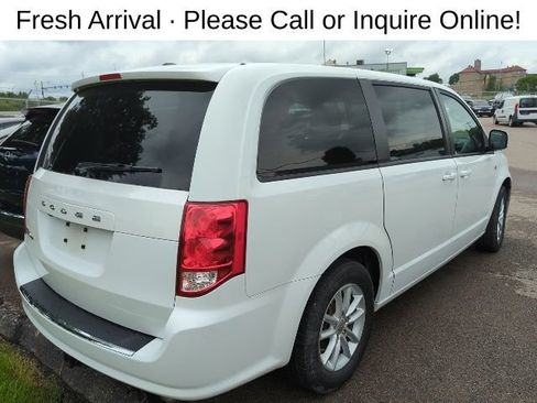 Used 2019 Dodge Grand Caravan SE FWD image 4