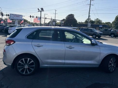 Used 2018 Hyundai Elantra GT FWD image 8