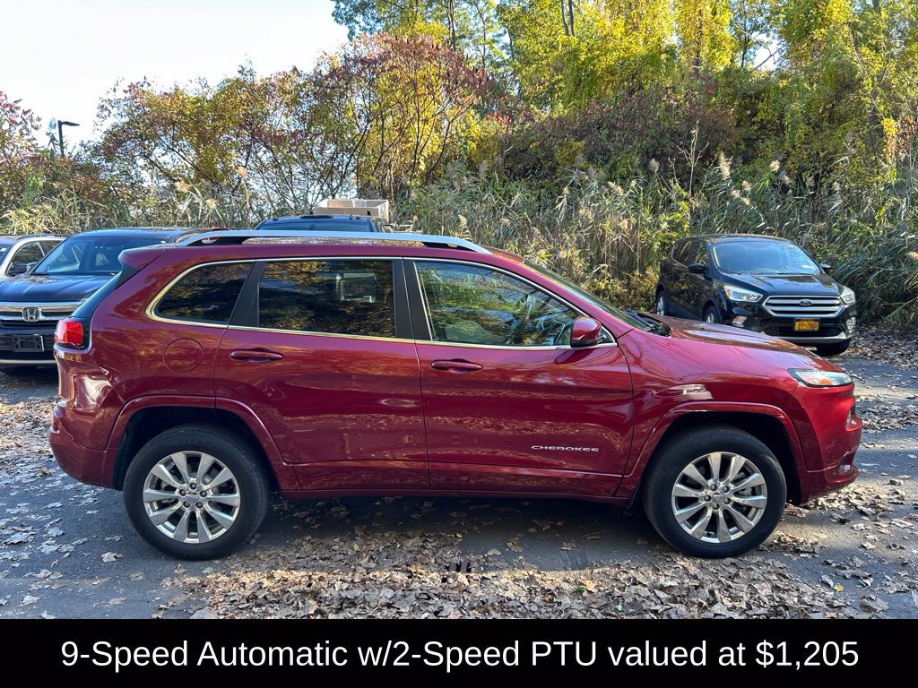 Used 2017 Jeep Cherokee Overland AWD/4WD image 2