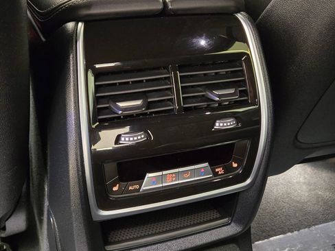 Used 2024 BMW ALPINA XB7 image 21